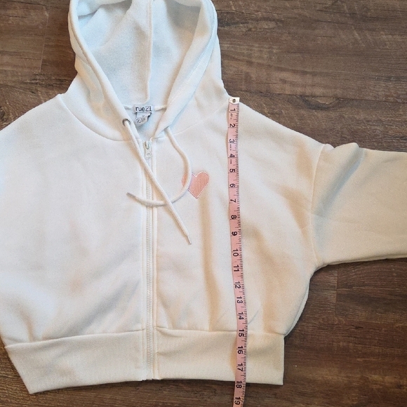 Rue21 Zip-Up Cropped Hoodie White With Heart And Lover Applique Size Medium - Picture 6 of 8